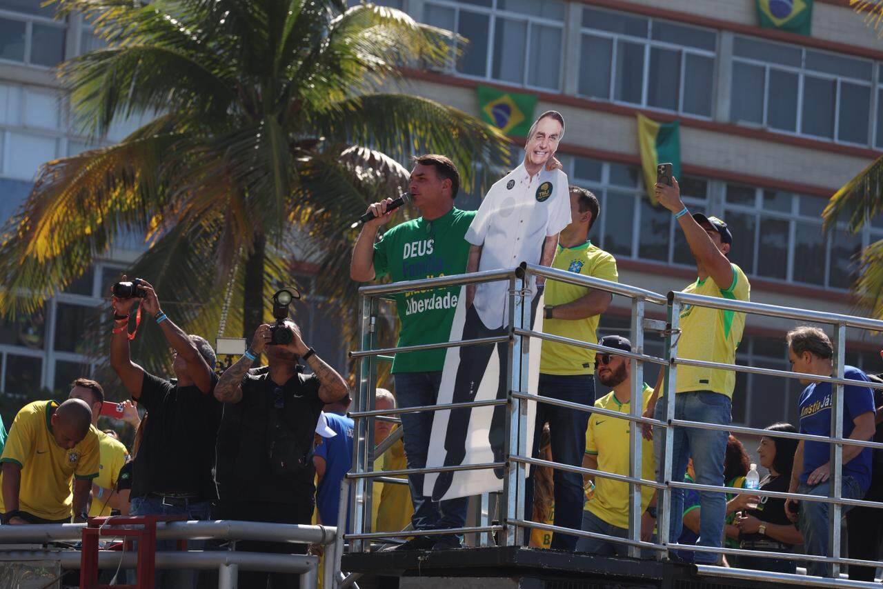 Flavio-Bolsonaro-ato-rio
