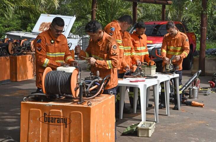 Bombeiros-Foto-Bruno-Rezende-02-730×480-1 Bombeiros-Foto-Bruno-Rezende-02-730x480-1
