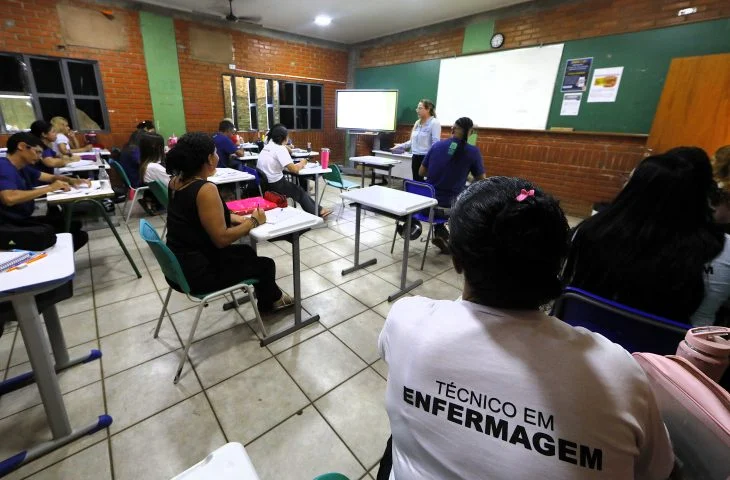 Curso-Tecnico-em-Enfermagem-Foto-Saul-Schramm-5-730x480-1