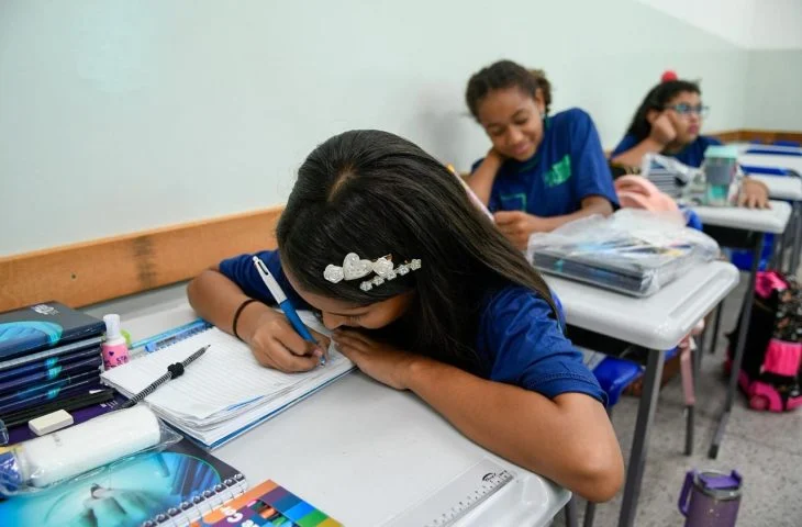 Entrega-Escola-Ribas-Foto-Bruno-Rezende-SecomMS-3-730x480-1
