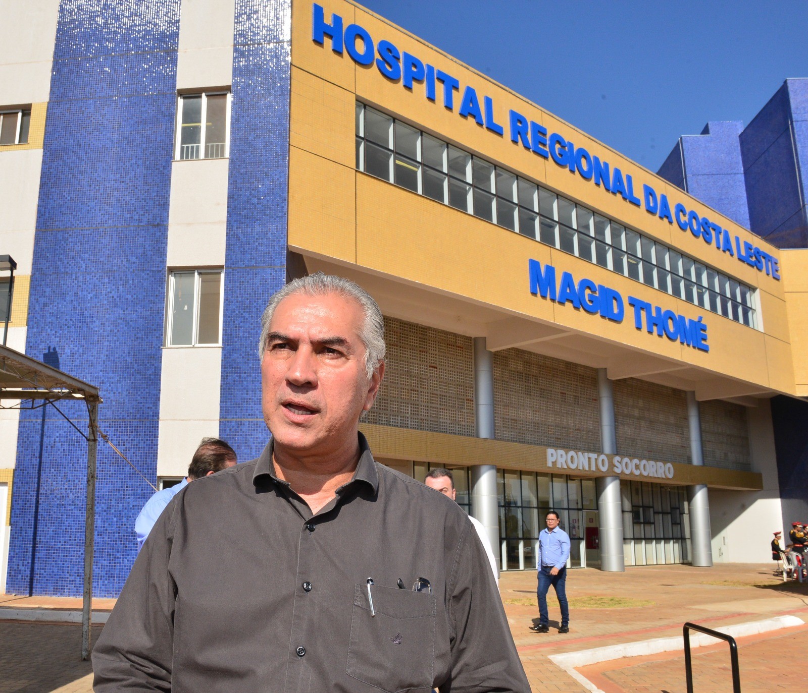 Reinaldo em frente ao Hospital de Três Lagoas Reinaldo em frente ao Hospital de Três Lagoas